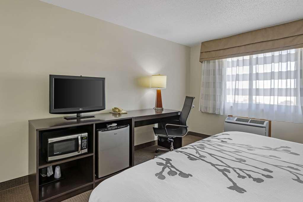Sleep Inn & Suites Charles City Room photo